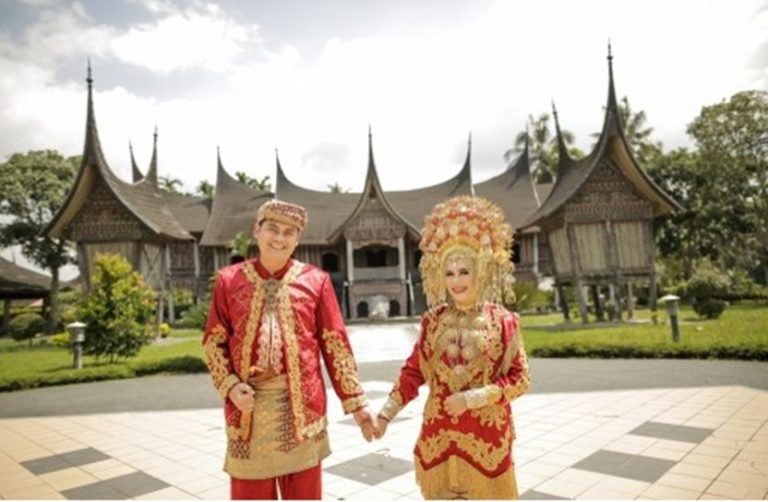 Ciri Khas Suku Minang Sarat Tradisi & Beragam