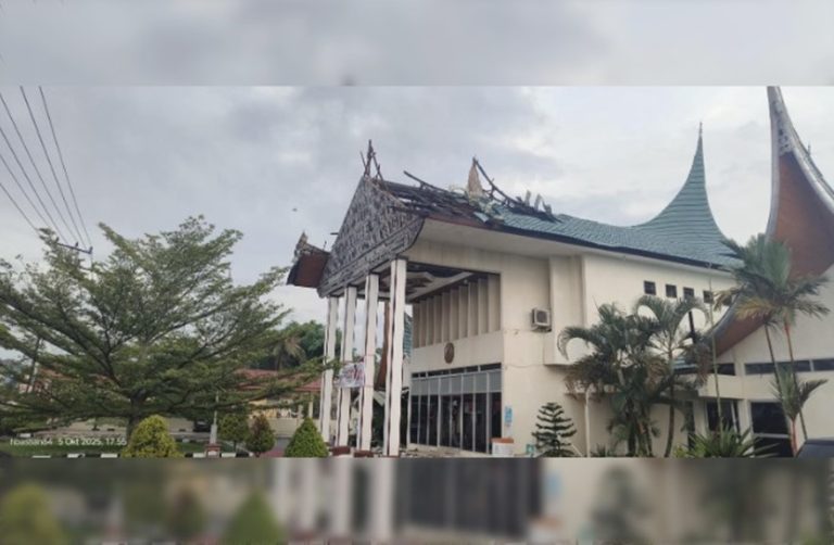 Hujan Deras dan Angin Kencang Rusak Bangunan PN Solok, Aktivitas Persidangan Tetap Berjalan